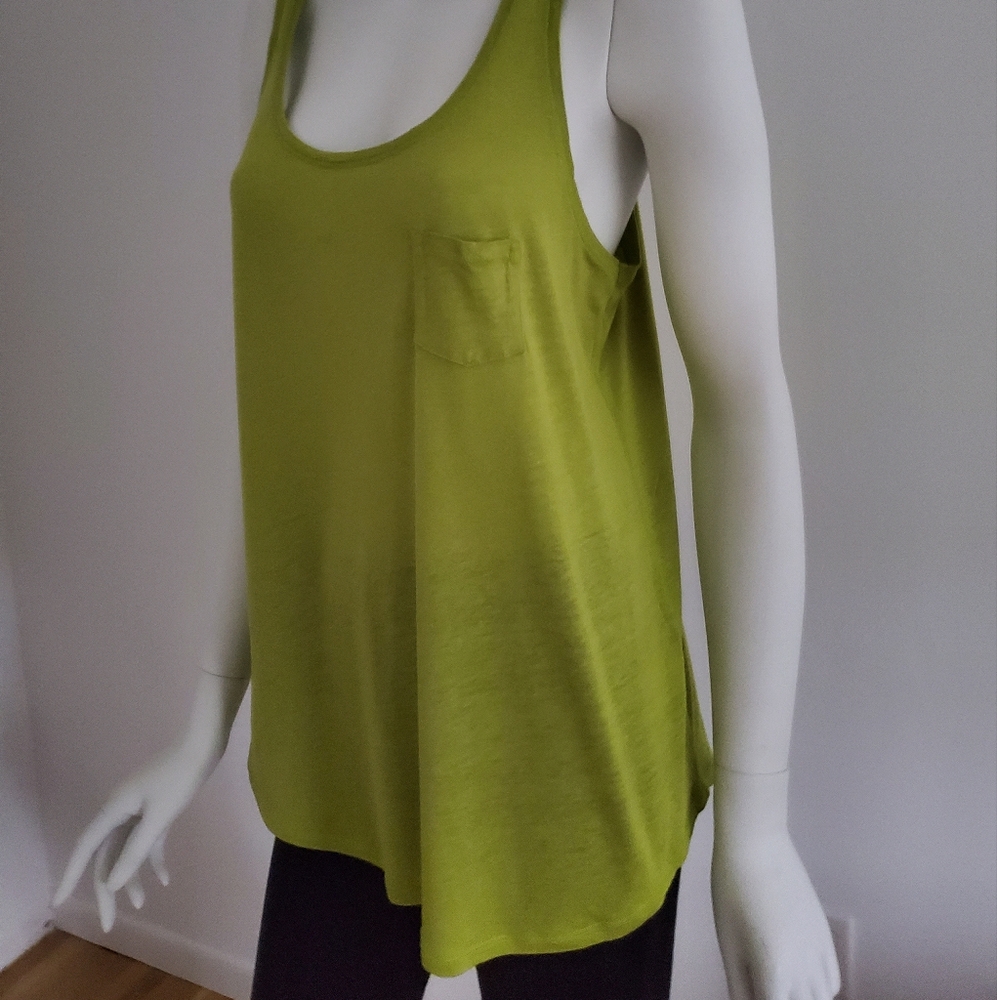 Uniqlo Tops (Bundle of 6) - Picture 6 of 6